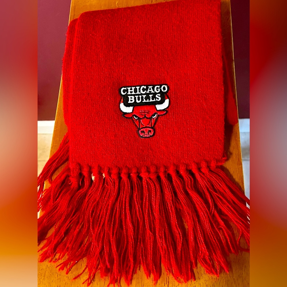 Vintage 90s NBA Chicago Bulls Basketball Red Winter Scarf Embroidered Logo